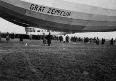 Magyarország, Budapest XXI., Csepel, Weiss Manfréd gyár repülőtere. Graf Zeppelin léghajó., 1931, Szinnay Gábor, német gyártmány, repülés, csoportosulás, léghajó, repülőtér, Budapest, Fortepan #47422