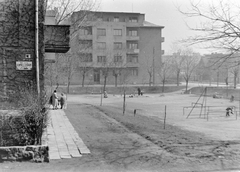 Magyarország, Budapest XI., Károli Gáspár tér., 1958, Fortepan, játszótér, utcanévtábla, Budapest, Fortepan #4871