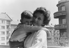 Hungary, Budapest XI., Bocskai út - Fadrusz utca sarok., 1969, Fortepan, kid, woman, double portrait, mother, Budapest, hold in arms, Fortepan #4882