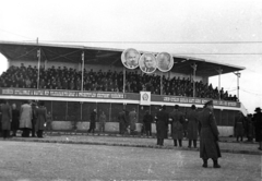 Magyarország, Budapest XIII., az Árpád (Sztálin) híd avatására épített tribün., 1950, UVATERV, politikai dekoráció, jelmondat, Budapest, Sztálin ábrázolás, Lenin-ábrázolás, Rákosi Mátyás-ábrázolás, tribün, Fortepan #4956