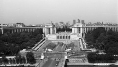 Franciaország, Párizs, kilátás az Eiffel-toronyból a Chaillot-palota felé., 1983, Nagy Gyula, látkép, palota, neoklasszicizmus, Louis-Hippolyte Boileau-terv, Jacques Carlu-terv, Léon Azéma-terv, Fortepan #50013