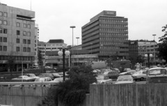 Németország, Stuttgart, a Friedrichstrasse és a Kriegsbergstrasse torkolata az Arnulf-Klett-Platz-nál., 1983, Nagy Gyula, utcakép, lámpaoszlop, automobil, Volkswagen Typ3, NSZK, Porsche-márka, Volkswagen Typ2, Volkswagen Transporter 2, Volkswagen Transporter 1, Porsche 924, Fortepan #50016