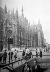 Olaszország, Milánó, Dóm tér (Piazza del Duomo) és a Dóm., 1969, Nagy Gyula, Fortepan #50069