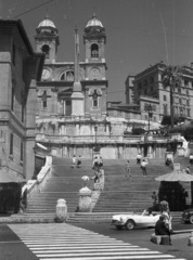 Olaszország, Róma, Piazza di Spagna, szemben a Spanyol-lépcső és egy egyiptomi obeliszk, mögötte a Trinitá dei Monti templom., 1969, Nagy Gyula, lépcső, Francesco de Sanctis-terv, Alessandro Specchi-terv, Fortepan #50072