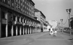 Németország, Drezda, Wilsdruffer Strasse (Ernst-Thälmann-Strasse) a Pirnaischer Platz felé nézve., 1970, Nagy Gyula, utcakép, neonreklám, NDK, lámpaoszlop, Fortepan #50168