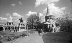 Magyarország, budai Vár, Budapest I., Szentháromság tér, Szent István szobra (Stróbl Alajos, 1906.) és a Halászbástya., 1969, Nagy Gyula, szobor, lovas szobor, Szent István-ábrázolás, Budapest, Fortepan #50254