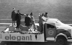 Magyarország, Népstadion, Budapest XIV., Színészek-Újságírók Rangadó (SZÚR), Koncz Zsuzsa és Aradszky László., 1969, Nagy Gyula, Budapest, Fortepan #50277