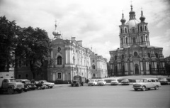 Oroszország, Szentpétervár, (Leningrád) Rasztrelli tér, Szmolnij-székesegyház., 1967, Nagy Gyula, közlekedés, Szovjetunió, templom, szovjet gyártmány, GAZ-márka, teherautó, ZIL-márka, Moszkvics-márka, automobil, Moszkvics 423, GAZ 69, GAZ 51, Fortepan #50303