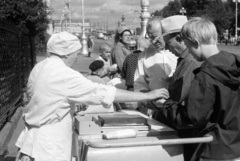 Oroszország, Szentpétervár, (Leningrád) Palota tér a Palota híd felé nézve., 1967, Nagy Gyula, Szovjetunió, életkép, eladó, Fortepan #50320