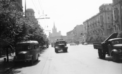 Oroszország, Moszkva, Bolsaja Szadovaja utca, háttérben a Kudrinszkaja felhőkarcoló., 1967, Nagy Gyula, Szovjetunió, forgalom, autóbusz, teherautó, utcakép, PAZ-651, Kraz 219, Kraz-márka, Fortepan #50334