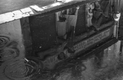 Hungary, Miskolc, Városház tér 7. sz. Bakos–Mázer-ház üzletportálja tükröződik az esőben., 1955, Nagy Gyula, reflection, puddle, street view, rain, Fortepan #50401