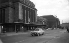 Németország, Lipcse, főpályaudvar., 1965, Nagy Gyula, forgalom, szovjet gyártmány, GAZ-márka, utcakép, NDK, lámpaoszlop, pályaudvar, GAZ M21 Volga, William Lossow-terv, Max Hans Kühne-terv, Fortepan #50451