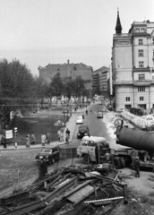 Magyarország, Budapest V., Március 15. tér és a Petőfi tér az Erzsébet híd hídfője felől nézve., 1964, Nagy Gyula, magyar gyártmány, teherautó, Csepel-márka, Csepel D-705, Budapest, nyergesvontató, Fortepan #50692