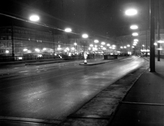 Hungary, Budapest XI., Petőfi híd, pesti hídfő., 1969, Fortepan, street view, night, csibi lamp, tram stop, bike lane, Budapest, Fortepan #5072