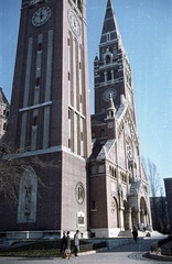 Hungary, Szeged, Dóm tér, Fogadalmi templom., 1963, Nagy Gyula, colorful, Frigyes Schulek-design, Catholic Church, Cathedral, pointed arch, Fortepan #50742