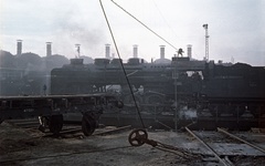 Hungary, Székesfehérvár, fűtőház, a MÁV 424-es sorozatú szerkocsis gőzmozdonya a fordítókorongon., 1963, Nagy Gyula, steam locomotive, Hungarian Railways, colorful, Hungarian brand, MÁV Class 424, Fortepan #50758