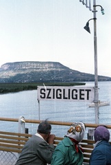 Hungary,Lake Balaton, Szigliget, hajóállomás, a háttérben a Badacsony., 1963, Nagy Gyula, colorful, ship, lake, Fortepan #50777