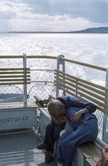 Hungary,Lake Balaton, háttérben a györöki fok., 1963, Nagy Gyula, ship, colorful, kids, rescue bench, lake, Fortepan #50778