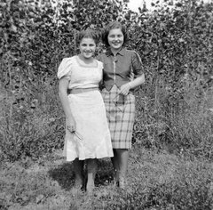 1930, Fortepan, garden, women, double portrait, Fortepan #5078