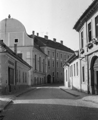 Magyarország, Szentendre, Rákóczi Ferenc utca a Fő (Marx) tér felől nézve, balra a Városháza épülete látszik., 1966, Nagy Gyula, utcakép, Fortepan #50780