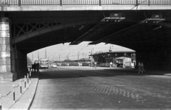 Hungary, Budapest II., Margit híd budai hídfő, HÉV végállomás. , 1963, Nagy Gyula, bus, Ikarus 620, commuter train, Budapest, bridge, pedestrian, Fortepan #50786