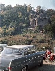 Hungary, Visegrád, a Fellegvár kaputornya a parkoló felől nézve., 1963, Nagy Gyula, colorful, Opel-brand, castle, Danuvia-brand, automobile, Fortepan #50802