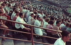 Hungary, Népstadion, Budapest XIV., 1963. június 30., Ferencváros - Szegedi EAC 3:1 bajnoki labdarúgó-mérkőzés., 1963, Nagy Gyula, colorful, audience, Budapest, Fortepan #50853