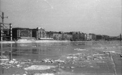 Hungary, Budapest I., Erzsébet híd pesti hídfőjének építése és a Belgrád rakpart házai Budáról nézve., 1963, Nagy Gyula, bridge, bridge building, Danube, ice breaking, Budapest, suspension bridge, János Feketeházy-design, Pál Sávoly-design, Fortepan #50859