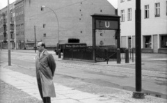 Németország, Berlin, Kelet-Berlin, Chausseestrasse. U-Bahn megálló a Walter Ulbricht stadionnál., 1962, Nagy Gyula, NDK, Kelet-Berlin, metróállomás, Fortepan #50889