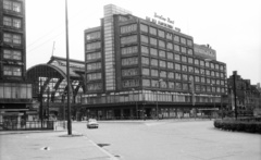 Németország, Berlin, Kelet-Berlin, Alexanderplatz, balra a pályaudvar, szemben a Berolinahaus., 1962, Nagy Gyula, NDK, vasútállomás, Kelet-Berlin, modern építészet, Peter Behrens-terv, Johann Eduard Jacobsthal-terv, Fortepan #50896