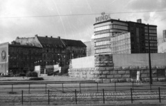 Németország, Berlin, Kelet-Berlin, Georgenkirchplatz - Landsberger Allee (Leninallee) sarok, szemben a Minolhaus., 1962, Nagy Gyula, NDK, Kelet-Berlin, Funkcionalizmus, Minol-márka, Fortepan #50916