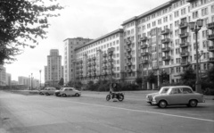 Németország, Berlin, Kelet-Berlin, Karl-Marx-Allee a Strausberger Platz felé nézve., 1962, Nagy Gyula, német gyártmány, Trabant-márka, motorkerékpár, NDK, Trabant 500, Trabant 600, Kelet-Berlin, Fortepan #50928