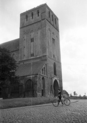 Németország, Rostock, Petrikirche., 1962, Nagy Gyula, kerékpár, templom, NDK, tégla-gótika, csúcsív, Fortepan #50967