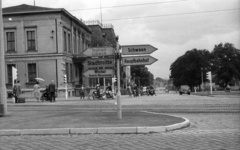 Németország, Rostock, Richard-Wagner-Strasse, szemben a Ernst-Barlach-Strasse., 1962, Nagy Gyula, útjelző tábla, NDK, robogó, IWL-márka, IWL SR59 Berlin, Fortepan #50978