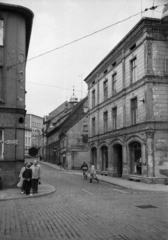 Németország, Schwerin, Schlossstraße a Mecklenburgstraße (Strasse der Nationalen Einheit) felől nézve., 1962, Nagy Gyula, utcakép, NDK, kockakő, Fortepan #50982