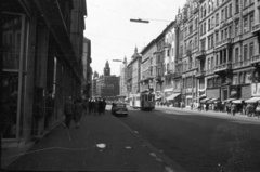 Magyarország, Budapest V., Kossuth Lajos utca az Úttörő Áruháztól a Ferenciek tere (Felszabadulás tér) felé nézve., 1961, Nagy Gyula, forgalom, utcakép, életkép, Moszkvics-márka, villamos, automobil, Budapest, Fortepan #51017