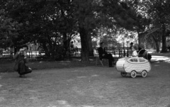 Magyarország, Szeged, Széchenyi tér., 1960, Nagy Gyula, babakocsi, fényképezőgép, fotózás, Fortepan #51107