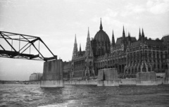 Magyarország, Budapest V., a bontás alatt lévő Kossuth híd a Dunáról nézve, háttérben a Parlament., 1960, Nagy Gyula, Kossuth híd, híd, Steindl Imre-terv, vörös csillag, neogótika, eklektikus építészet, Budapest, Fortepan #51201