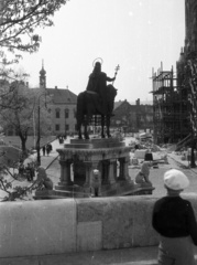 Magyarország, budai Vár, Budapest I., Szentháromság tér, Szent István király szobra a Halászbástyáról nézve., 1959, Nagy Gyula, lovas szobor, Szent István-ábrázolás, Budapest, Fortepan #51230