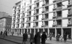 Magyarország, Budapest VIII., Üllői út, Berzenczey utcai villamosmegálló., 1959, Nagy Gyula, utcakép, életkép, villamosmegálló, modern építészet, Budapest, Fortepan #51237