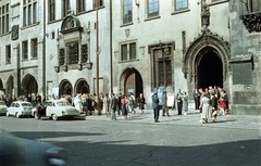 Csehország, Prága, Óváros tér (Staromestske namesti), az Orloj mellett., 1958, Nagy Gyula, Csehszlovákia, színes, német gyártmány, Fiat-márka, Wartburg-márka, olasz gyártmány, Wartburg 311/312, Fiat 600, Fortepan #51291