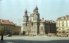 Csehország, Prága, Óváros tér (Staromestske namesti), Szent Miklós-templom., 1958, Nagy Gyula, Csehszlovákia, templom, színes, utcakép, Bazilika, lámpaoszlop, barokk-stílus, kockakő, husziták, Kilian Ignaz Dientzenhofer-terv, Fortepan #51293