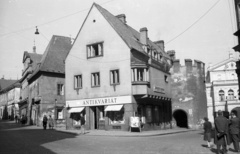 Csehország, Tábor, ulice Prazská és Zizkova sarok, jobbra a háttérben a színház., 1959, Nagy Gyula, Csehszlovákia, utcakép, kockakő, antikvárium, Fortepan #51319