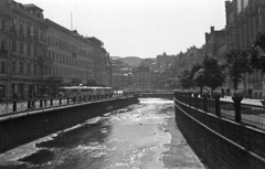 Czech Republik, Karlovy Vary, Tepla folyó, jobbra az egykori Lázne III. Szanatórium (később Windsor Spa Hotel)., 1956, Nagy Gyula, Czechoslovakia, river, historicism, health resort, Ludwig Renner-design, Gustav Hain-design, Eduard Labitzky-design, Fortepan #51408