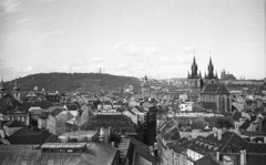 Czech Republik, Prague, látkép a Lőportoronyból, középen a Tyn-templom., 1956, Nagy Gyula, Czechoslovakia, church, picture, Catholic Church, tower, gothic, bird's eye view, Peter Parler-design, Matthias of Arras-design, Fortepan #51448