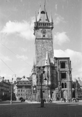 Czech Republik, Prague, Óváros tér (Staromestské námestí), Óratorony., 1956, Nagy Gyula, Czechoslovakia, cobblestones, tower, clock tower, Fortepan #51451