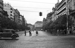 Czech Republik, Prague, Vencel tér (Václavské námestí)., 1956, Nagy Gyula, Czechoslovakia, traffic, street view, genre painting, signal, automobile, Fortepan #51462