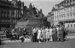 Csehország, Prága, Óváros tér (Staromestske namesti), Husz János emlékmű., 1956, Nagy Gyula, Csehszlovákia, szobor, emlékmű, csoportkép, múzeum, palota, galéria, szoborcsoport, Husz János-ábrázolás, rokokó stílus, Ladislav Šaloun-terv, Kilian Ignaz Dientzenhofer-terv, Fortepan #51486