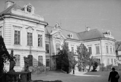 Magyarország, Veszprém, Érseki Palota., 1957, Nagy Gyula, barokk-stílus, szentháromság szobor, püspöki palota, Fellner Jakab-terv, Fortepan #51544