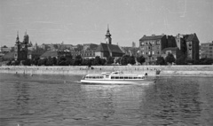 Magyarország, Budapest I.,Budapest II., budai alsó rakpart és a Bem rakpart épületei, balra a Batthyány téri Szent Anna-templom., 1958, Nagy Gyula, hajó, vízibusz, Óbuda hajó, Budapest, Fortepan #51567